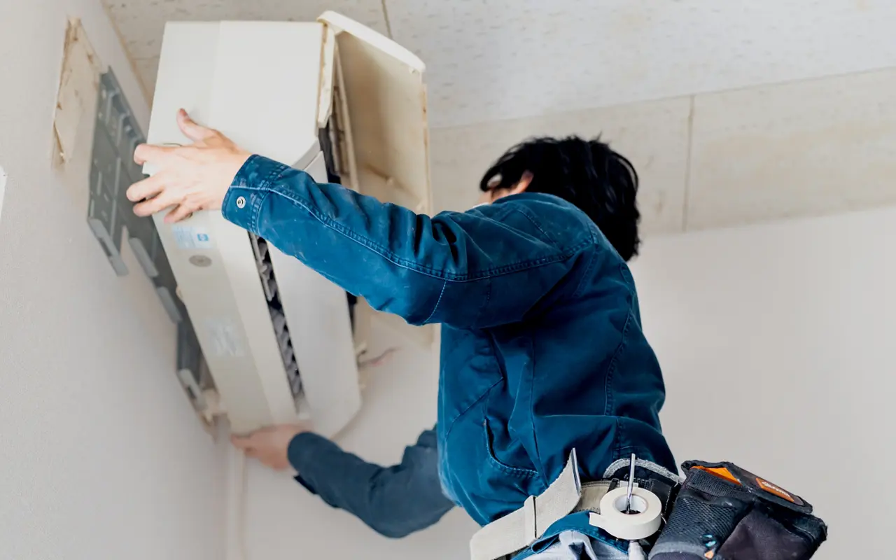 エアコン取り付け作業